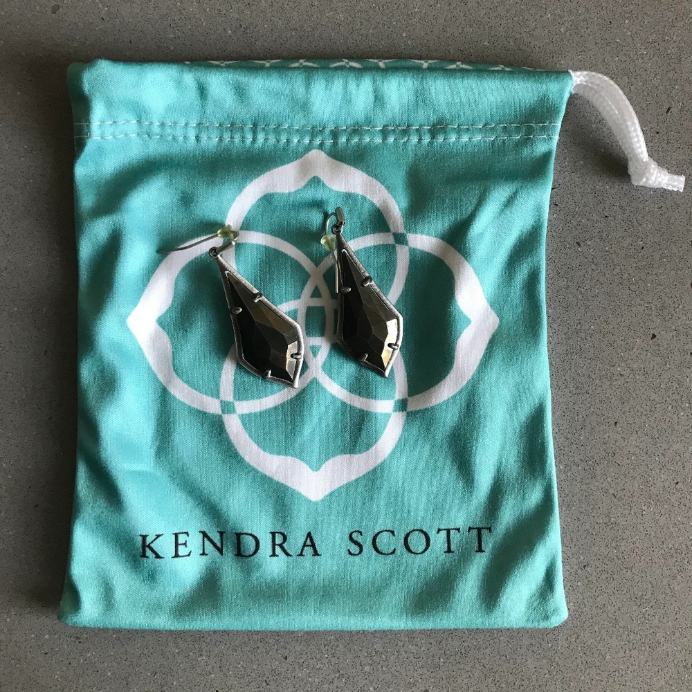 Kendra Scott Olivia Drop Earrings in Pyrite